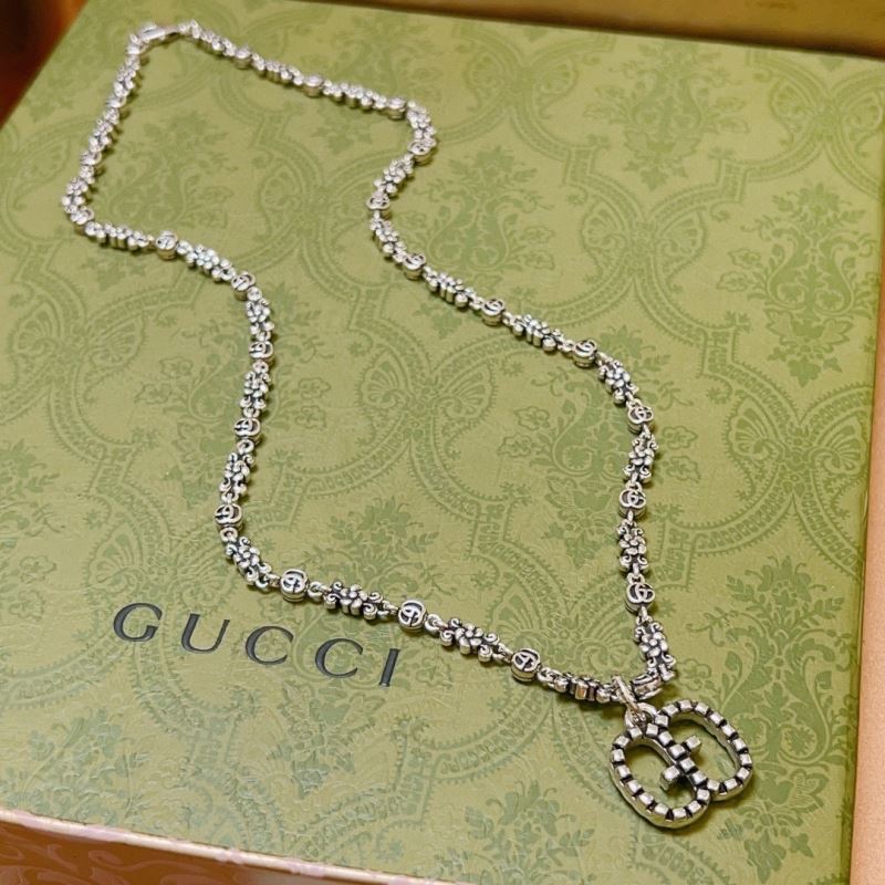 G*u*i necklaces